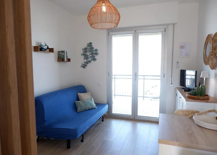 Casa Mirablu-seafront Marotta